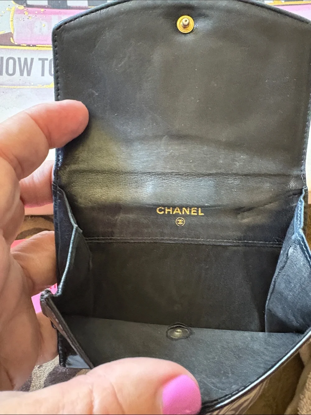 CHANEL Black Patent Leather CC Logo Compact Wallet holds lots of cards! - Picture 6 of 7